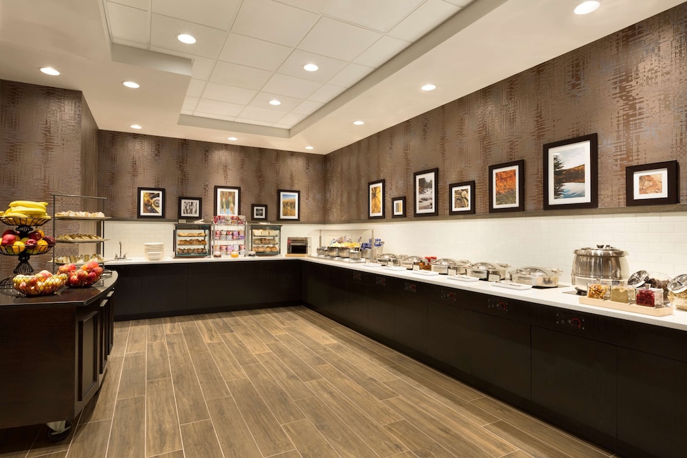 Hilton East Brunswick Hotel & Executive Meeting Center - photo 27