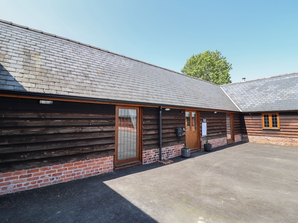 Ysgubor Fachwen in Newtown, United Kingdom