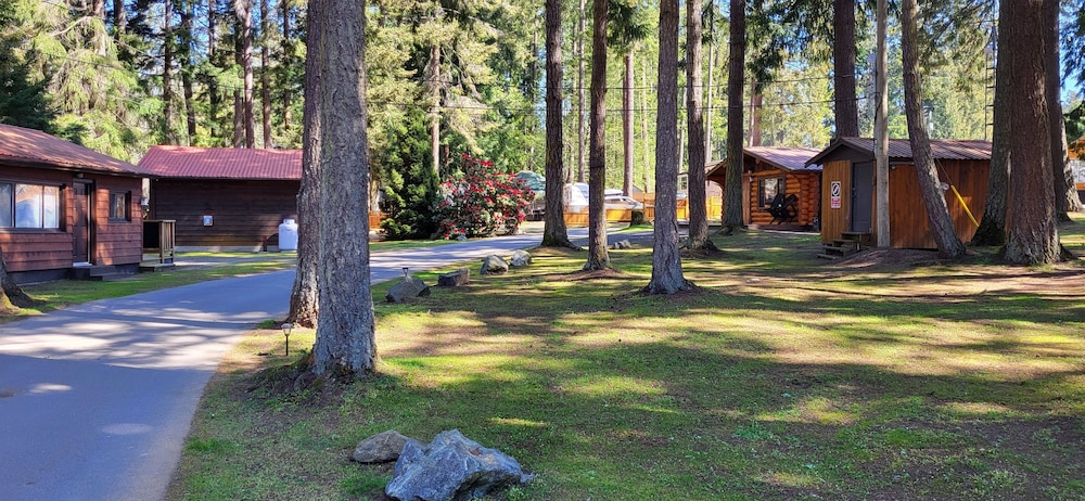 Riverbend Cottages Rv Resort in Parksville, Canada