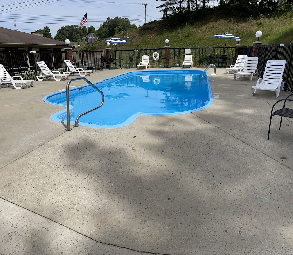 The Tompkinsville Inn - photo 17