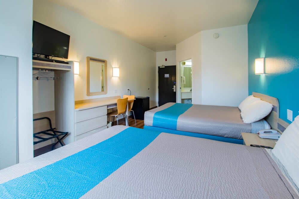 Motel 6 Portland North - photo 7