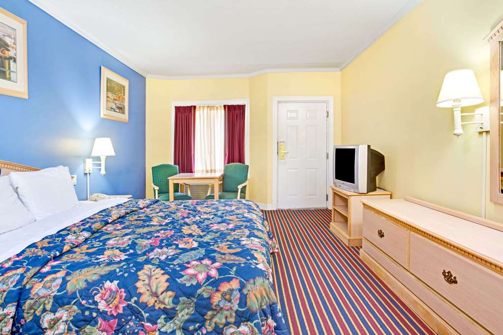 Days Inn by Wyndham Kingsland GA - photo 11