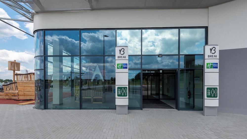Holiday Inn Express Hamburg South A7 As42 by IHG — hotel in Egestorf