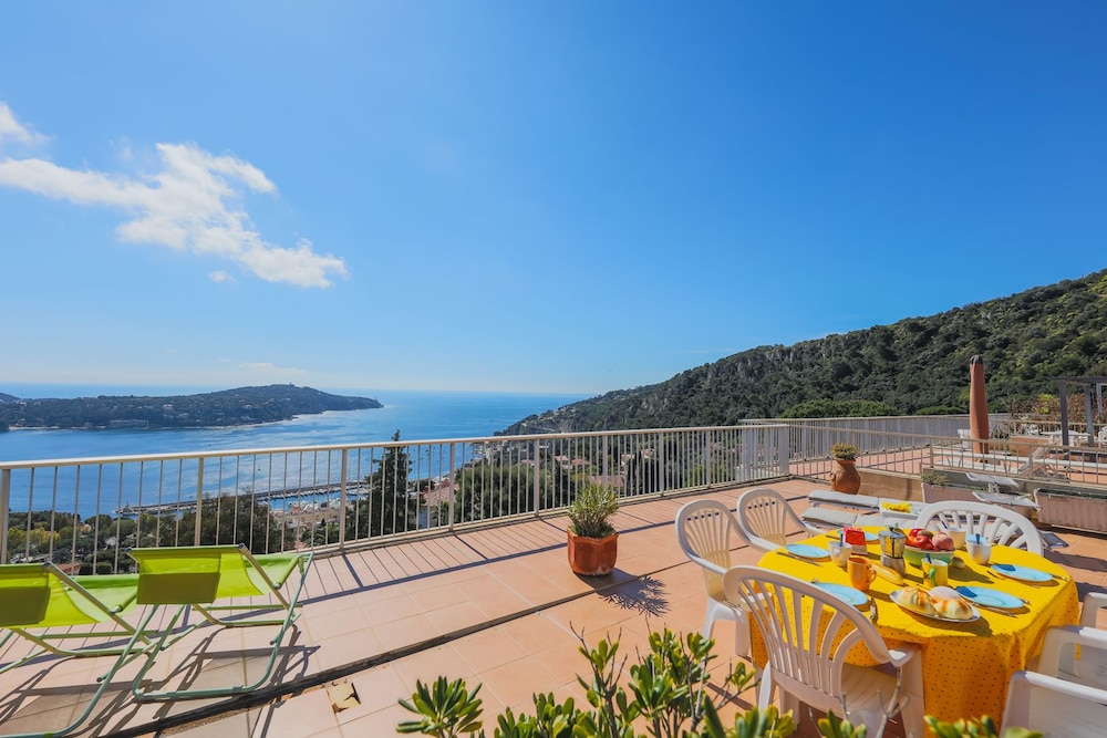 Le California Villefranche Sur Mer — 4-Star Luxury Hotel in Villefranche-Sur-Mer, France