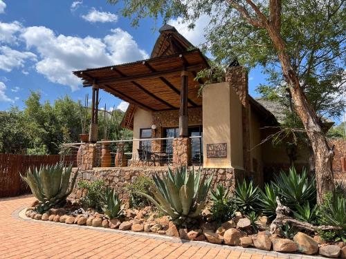 Pumula Bush Chalet — 4-Star Luxury Hotel in Bela Bela, South Africa