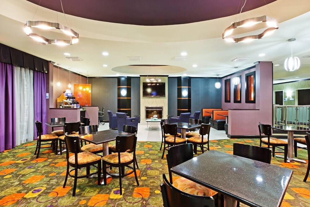 Holiday Inn Express & Suites Clemson by IHG - photo 30