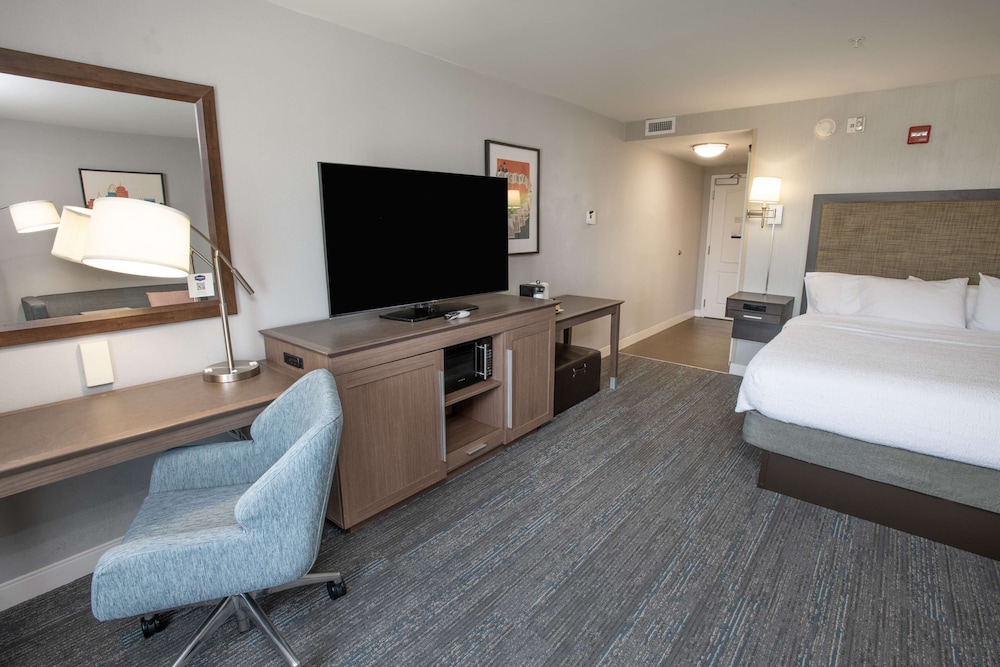 Hampton Inn & Suites Cincinnati Kenwood - photo 8