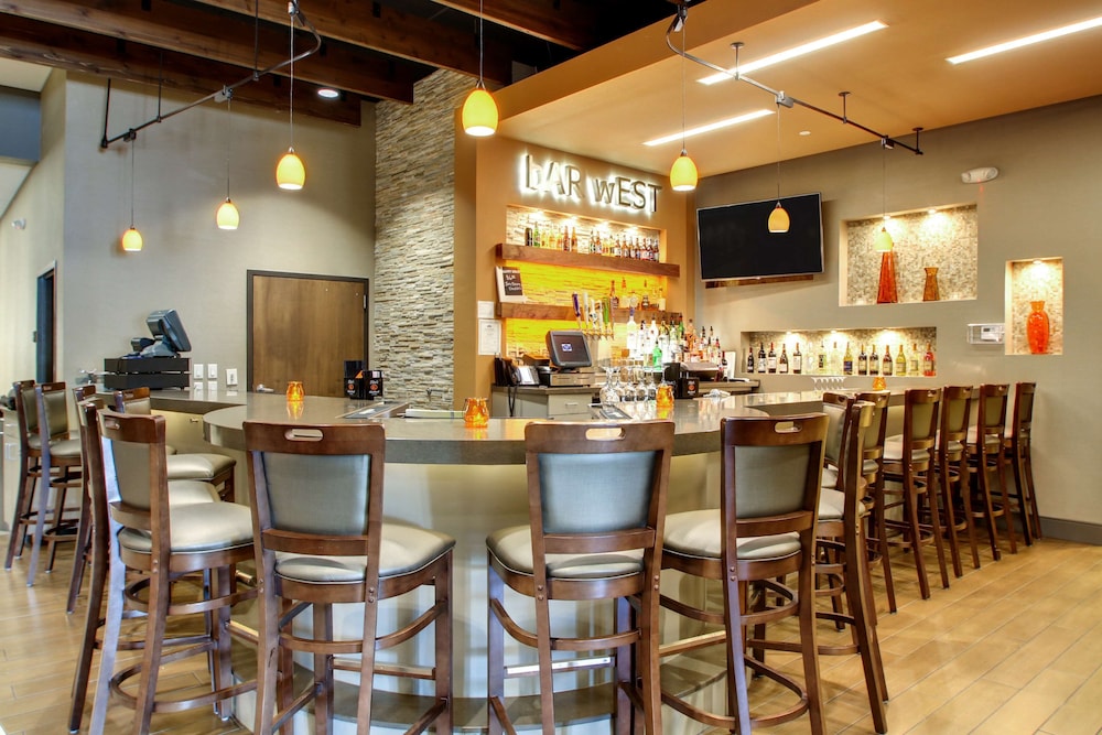 Hampton Inn & Suites Milwaukee West - photo 50