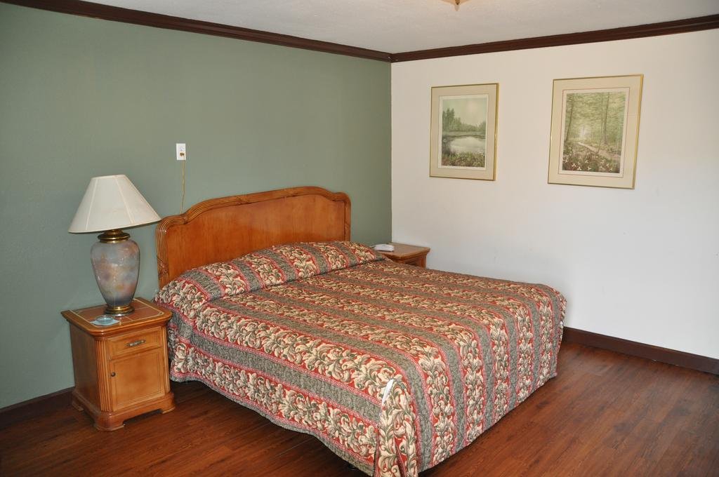 Pasadena Inn & Suites - photo 9