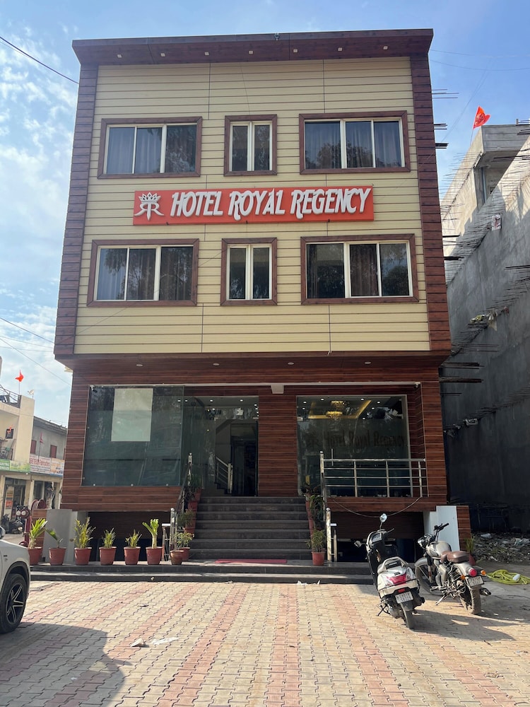 Hotel Royal Regency in Basi, India