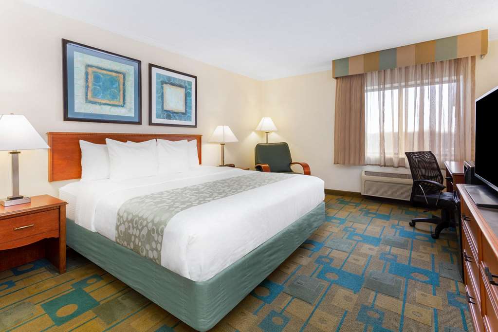 La Quinta Inn by Wyndham Chicago Willowbrook - photo 13