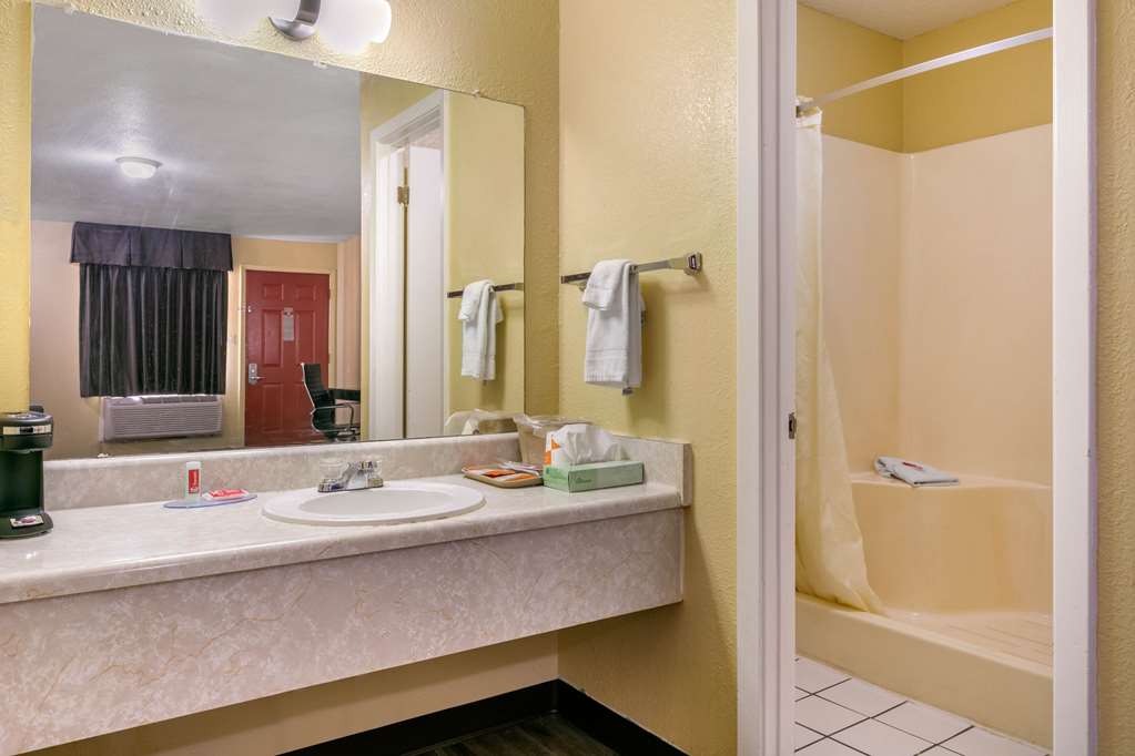 Econo Lodge Jonesboro - photo 26