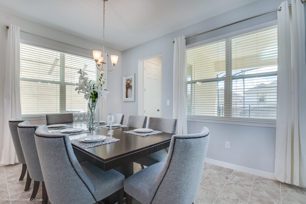 Beautiful 4 Bed With Pool & Spa - photo 15