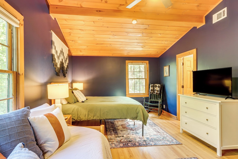 Cozy Ellijay Cabin Hot Tub Yard and Resort Access - photo 25