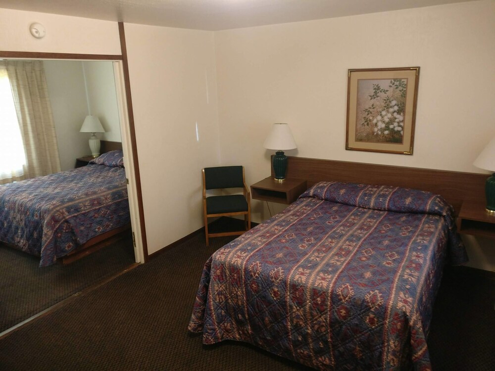 Lakeside Motel - photo 3