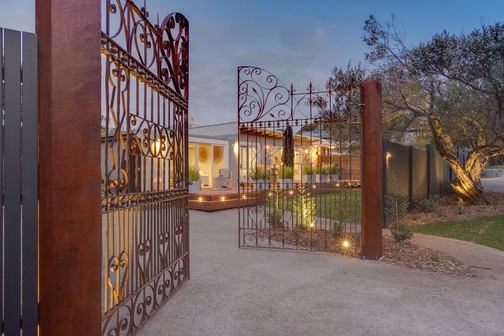 Grand Capella Villa 1 — 4-Star Luxury Hotel in Blairgowrie, Australia