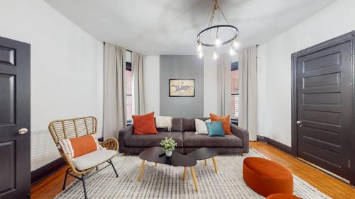 Stylish 1st Floor 2br Apartment 1King and 1Queen — 4-Star Luxury Hotel in Louisville, United States