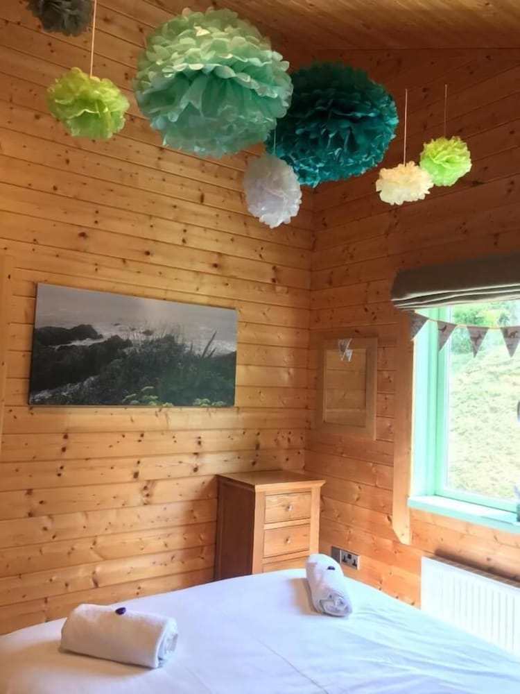 Hollybush Lodges — hotel in Radstock