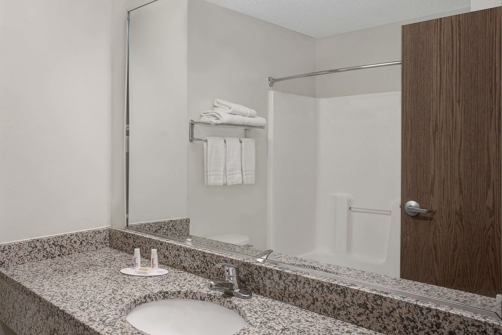 Days Inn by Wyndham Greensboro NC - photo 11