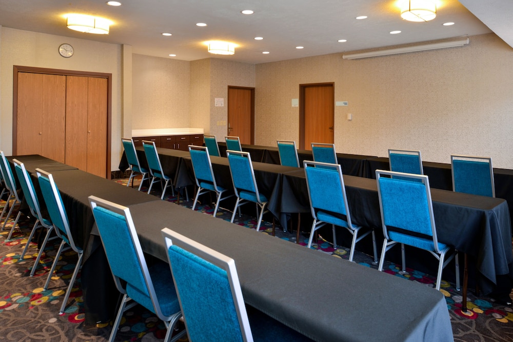 Holiday Inn Express & Suites Omaha West by IHG - photo 40