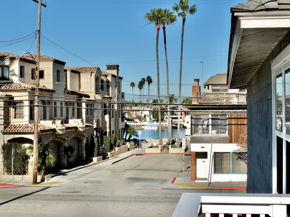 The Perfect Beach House — 4-Star Luxury Hotel in Long Beach, United States