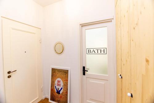 Unique and Beautiful 1BR Apt in Historic Tbilisi by Wehost