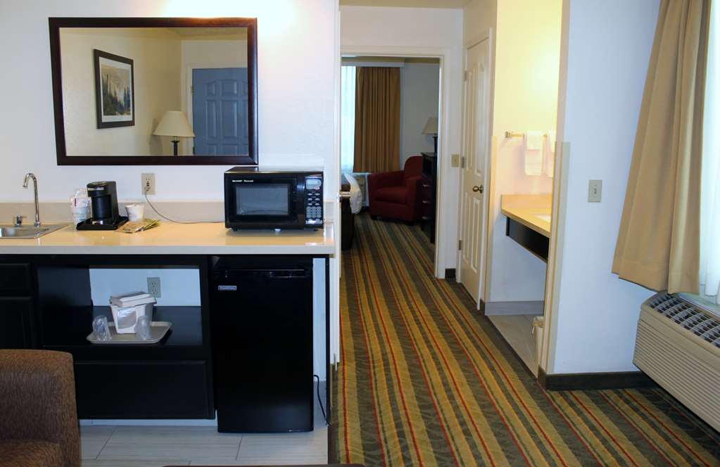 Best Western Visalia Hotel - photo 38