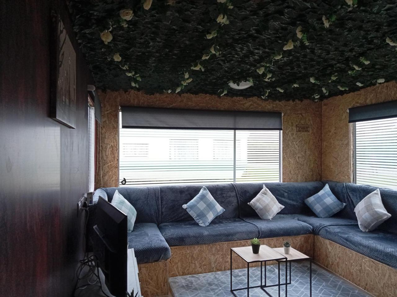 6 Headwards Glamping Retreat in Hemsby, United Kingdom