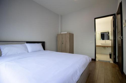 Room 36 service apartment