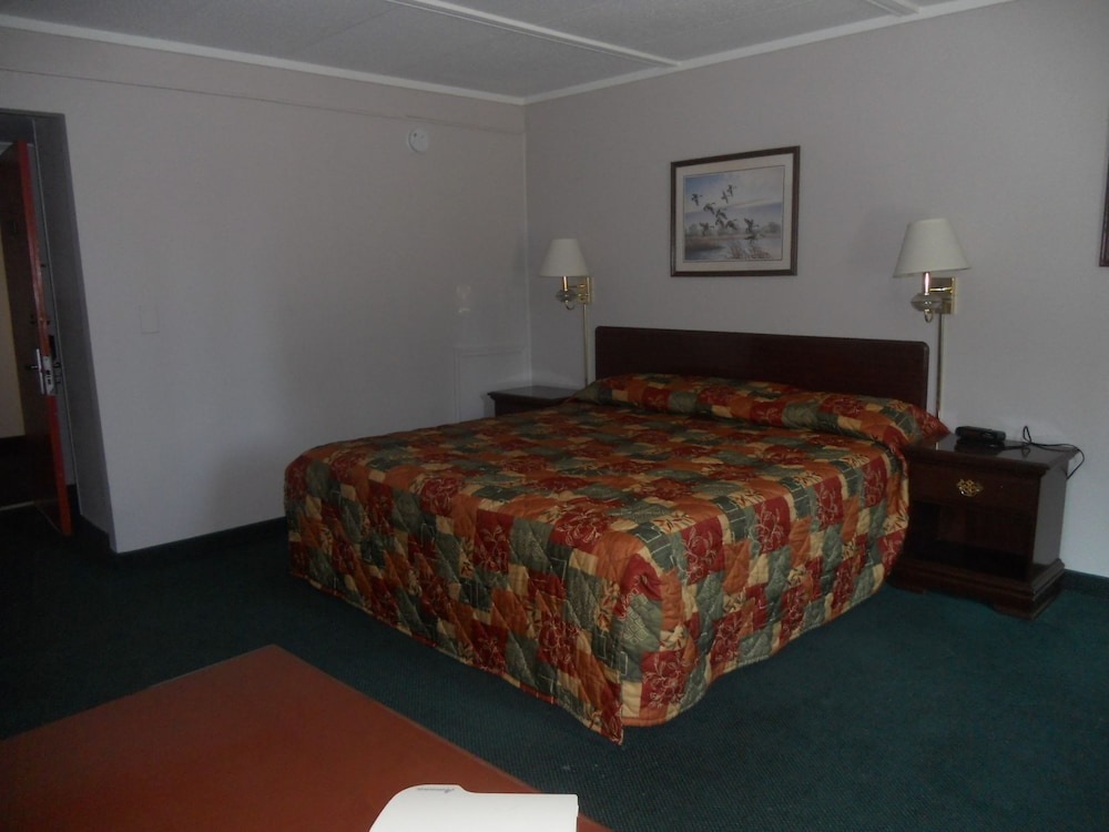 Rapids Inn and Suites - photo 17