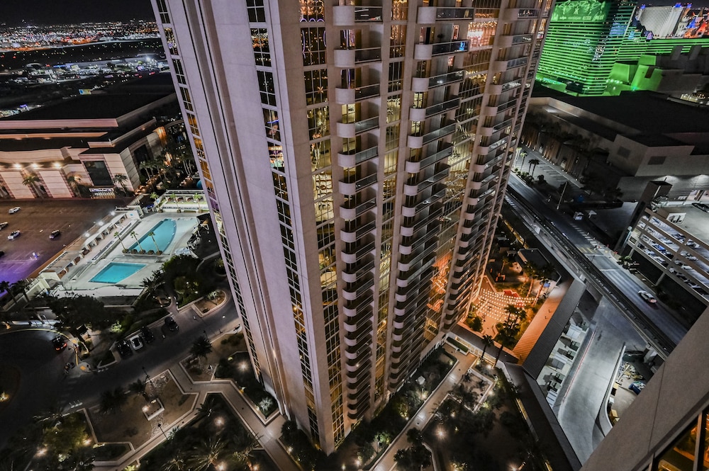 StripViewSuites at Signature - photo 270