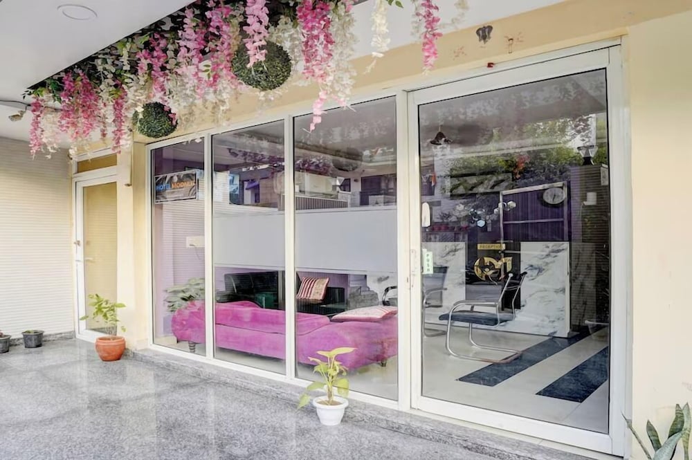 Hotel MoonLit - last minute hotel in Noida
