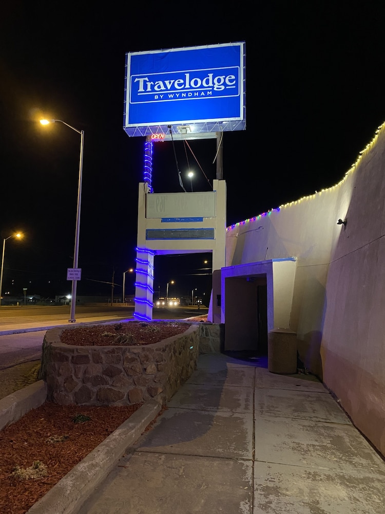 Travelodge by Wyndham Farmington Hwy 64 - photo 52