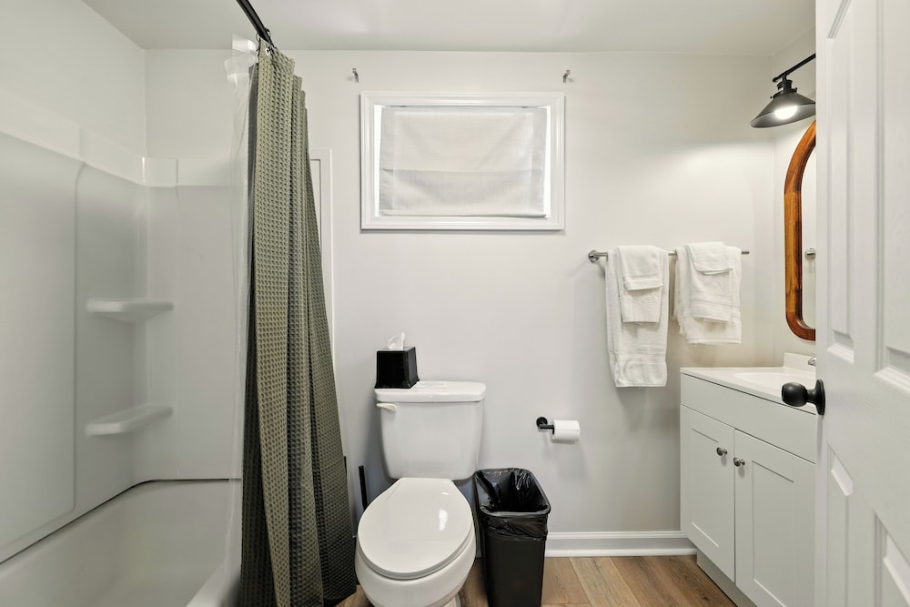 Hillside Motel LLC - photo 108