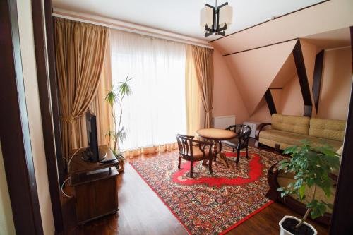 Hotel on Khmelnytskogo 8 — Kharkiv — photo 3
