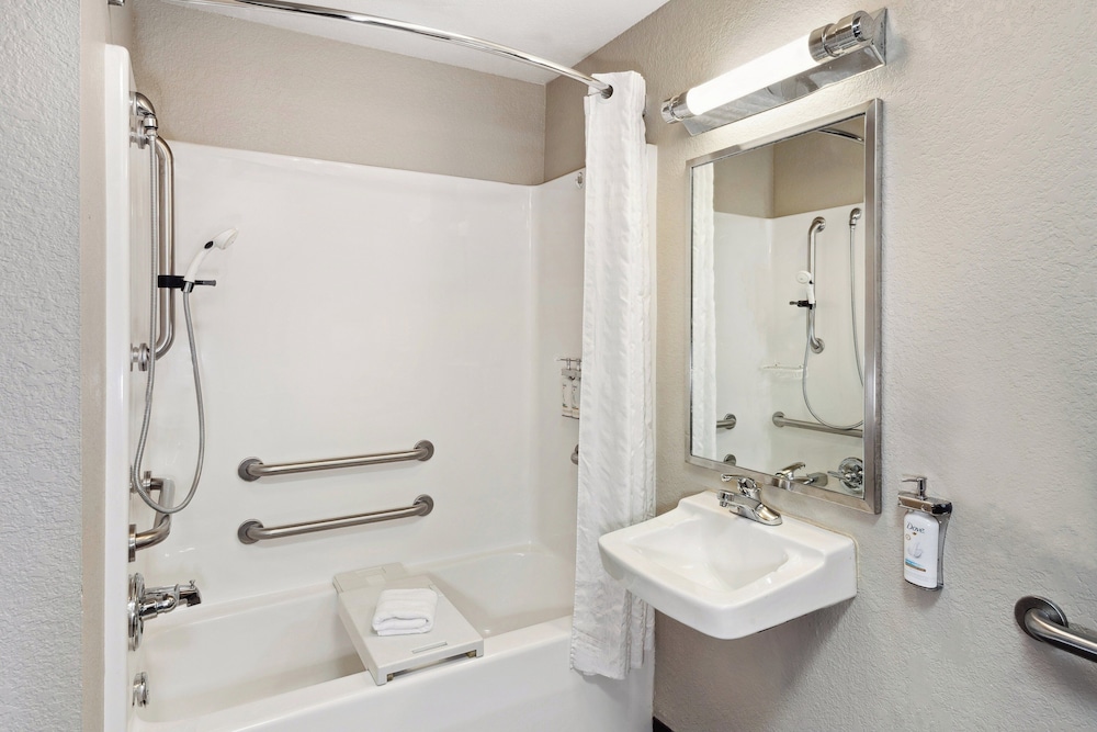 Candlewood Suites Appleton by IHG - photo 19