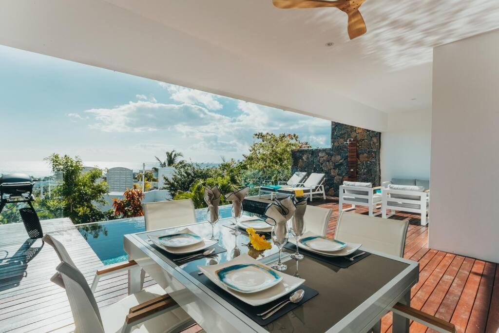 Appartement de luxe piscine et vue mer — 4-Star Luxury Hotel in Grande Riviere Noire, Mauritius