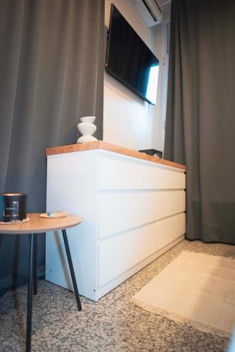 STUDIO APARTMAN ZEN with hotel vibes free parking self check in WIFI & Netflix in Zagreb, Croatia
