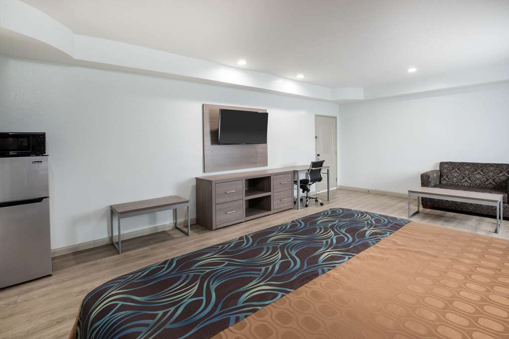 Super 8 by Wyndham Humble Fallcreek Houston - photo 17