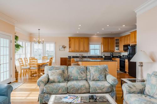 Emerald Breeze by Oak Island Accommodations - photo 47