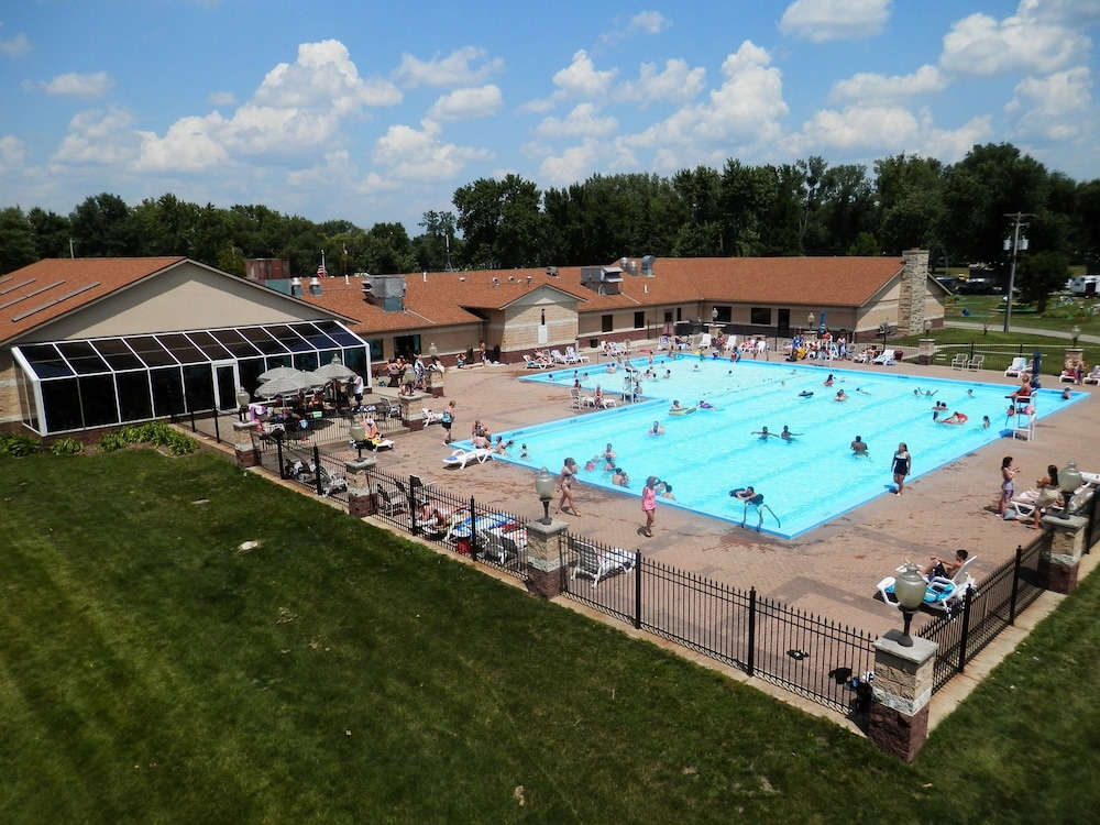 Sunset Lakes RV Resort - photo 7