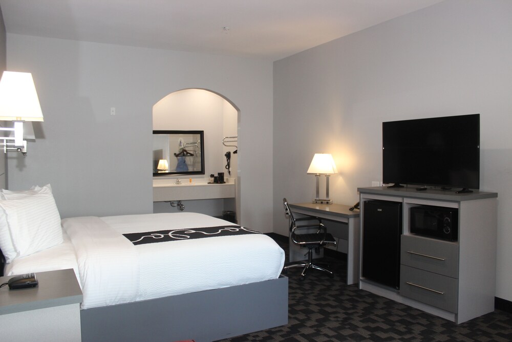 Paris Inn & Suites - photo 8