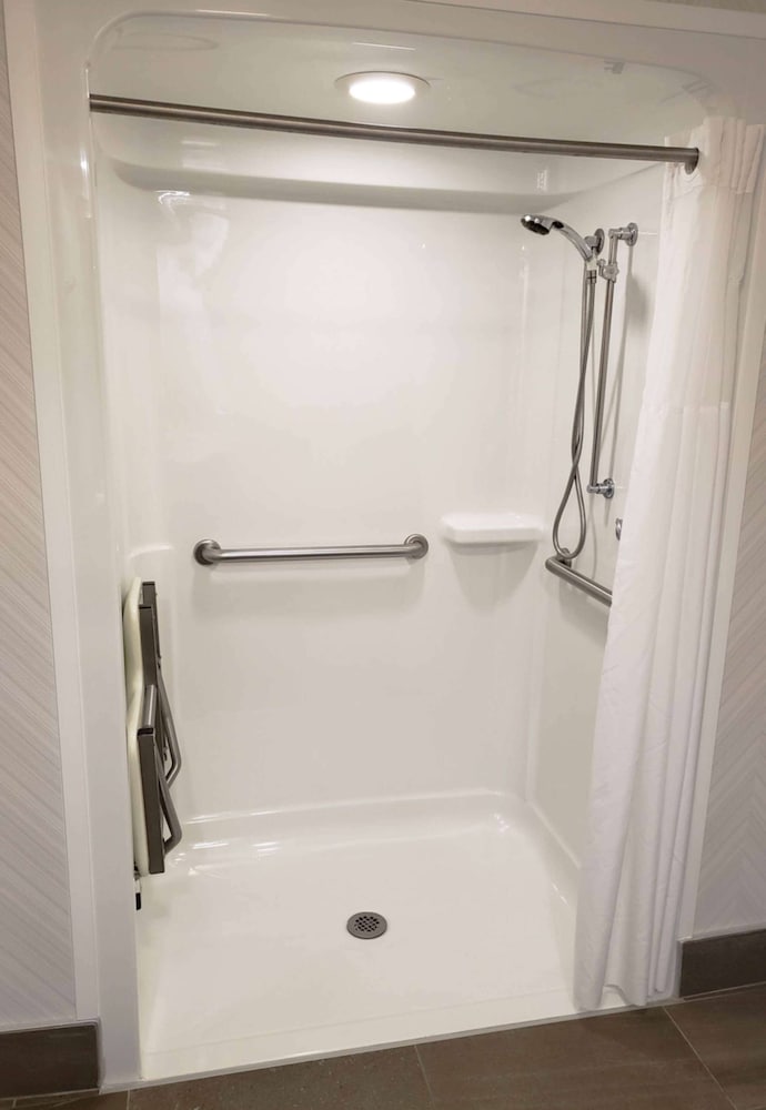 Hampton Inn Greensburg - photo 21