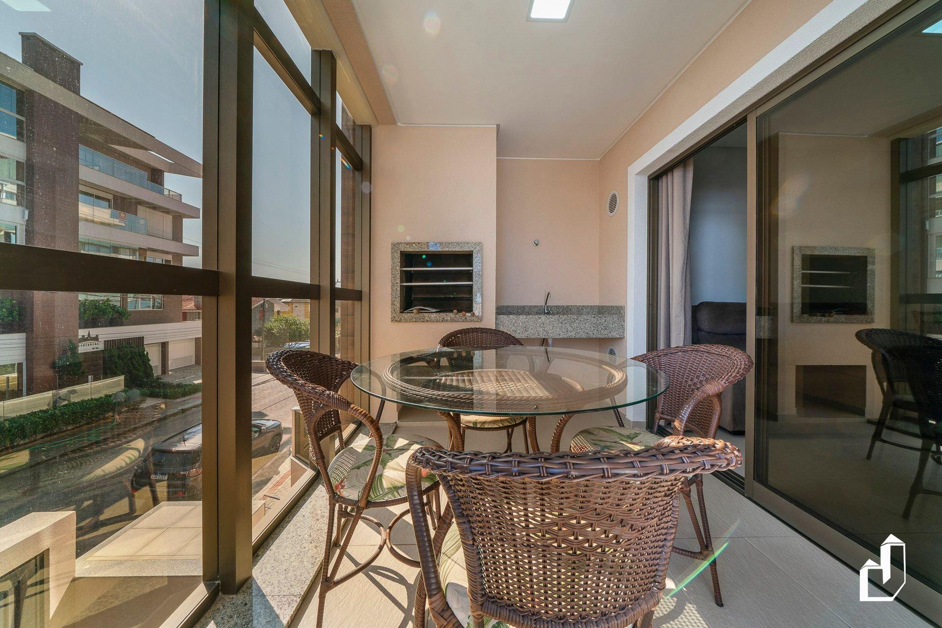 Apartamento com 02 dormitórios