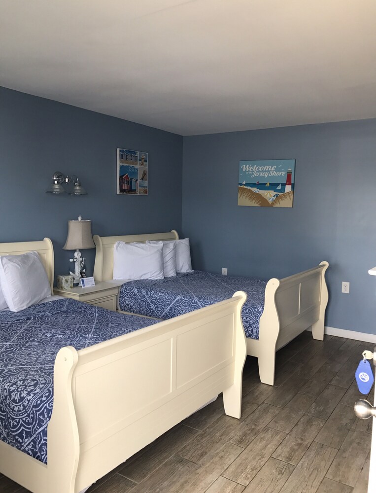 Pelican Point Motel - photo 9