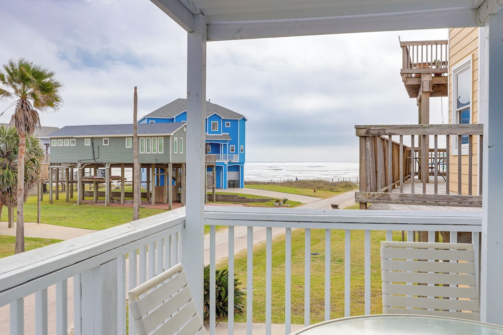 Galveston Vacation Rental Steps to the Beach - photo 12