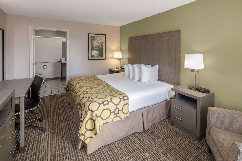 Baymont by Wyndham Cleveland - photo 7