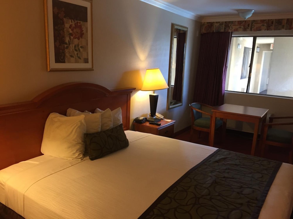 Chula Vista Inn - photo 20