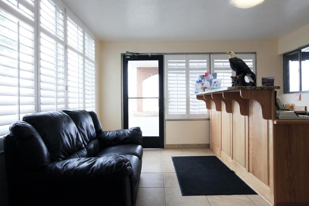 Americas Best Value Inn Roosevelt Ballard - photo 2