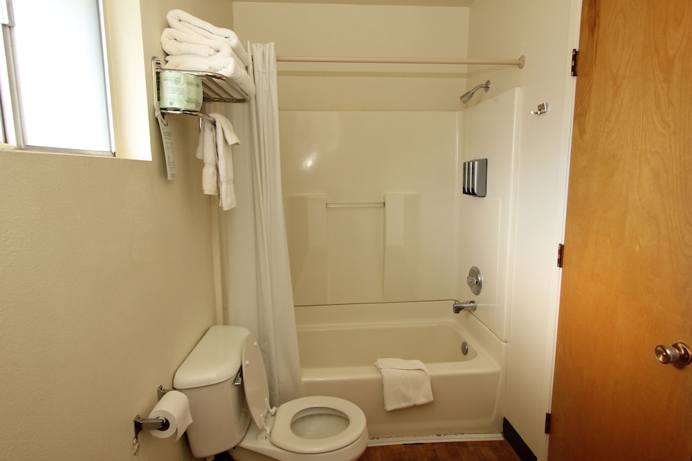 Oakhurst Lodge - photo 9